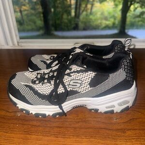 Skechers Women's D'Lites Reinvention Memory Foam Sneakers Shoes Size 6
